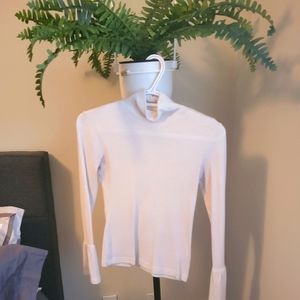 White turtle neck fitted sweater